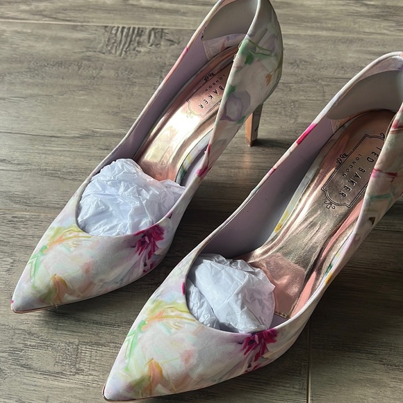 Ted Baker Floral Fabric Heels, Size 39, HP! - Picture 2 of 7